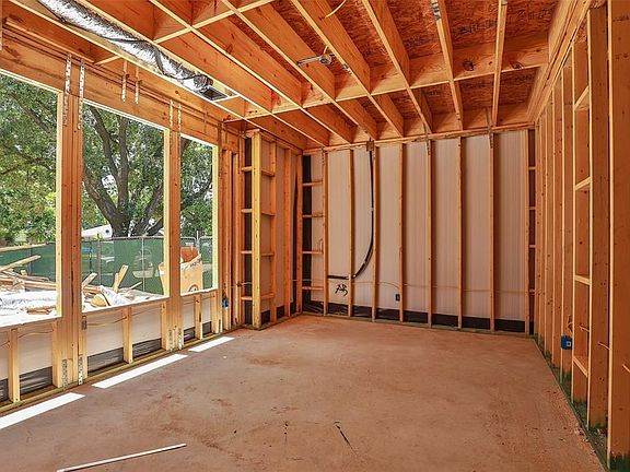 3rd image of 4002 Silverwood Dr