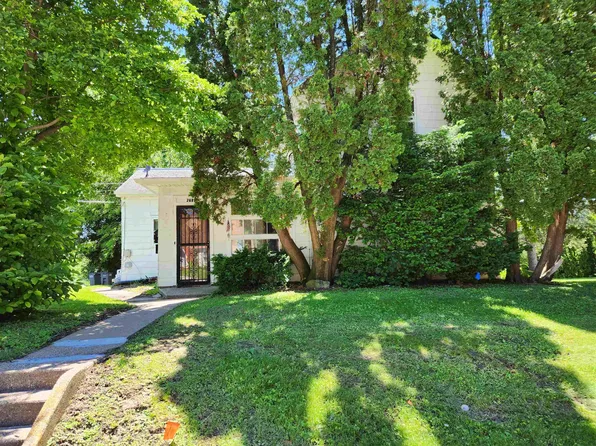 2688 University Ave, Dubuque, IA 52001