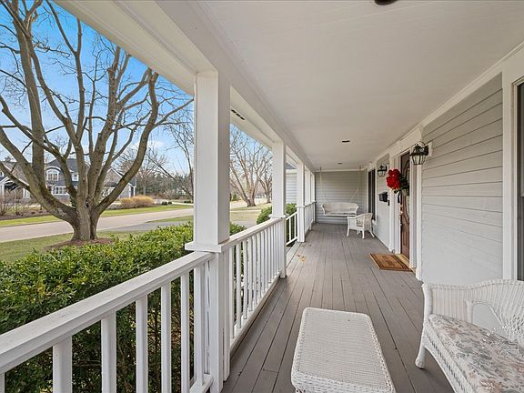 4th image of 747 Cheever Ave