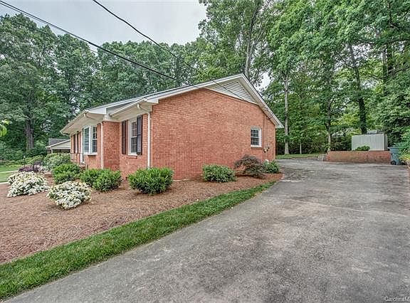 3rd image of 1013 Nottingham Dr