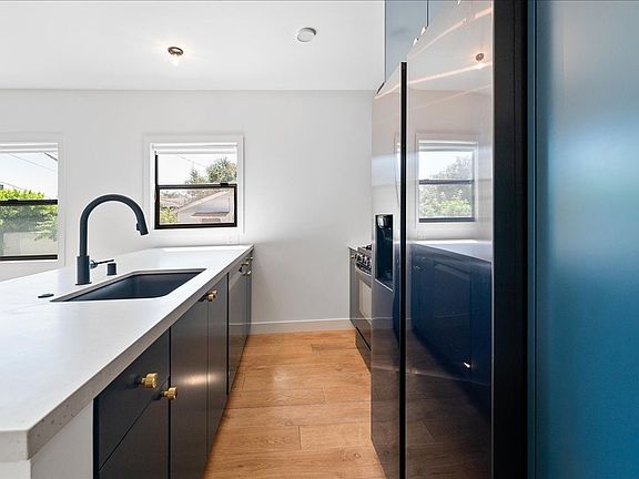 4th image of 3375 Eagle Rock Blvd