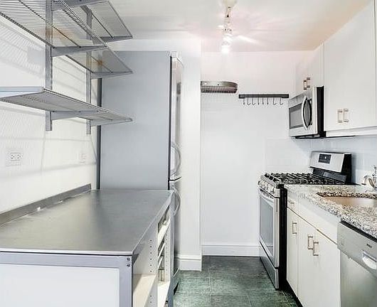 4th image of 43 W 61st St APT 14A