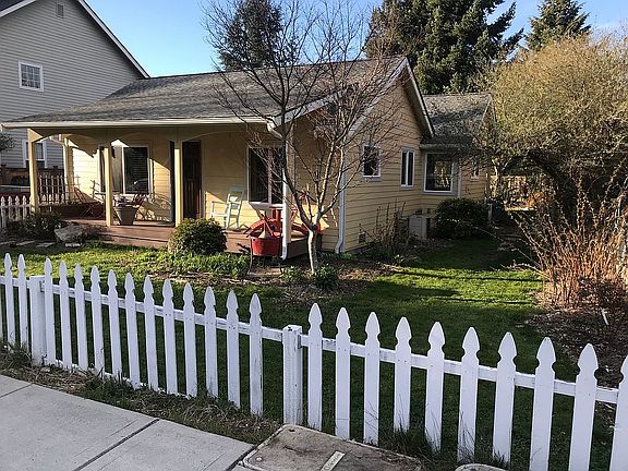 5th image of 140 NW Dogwood St