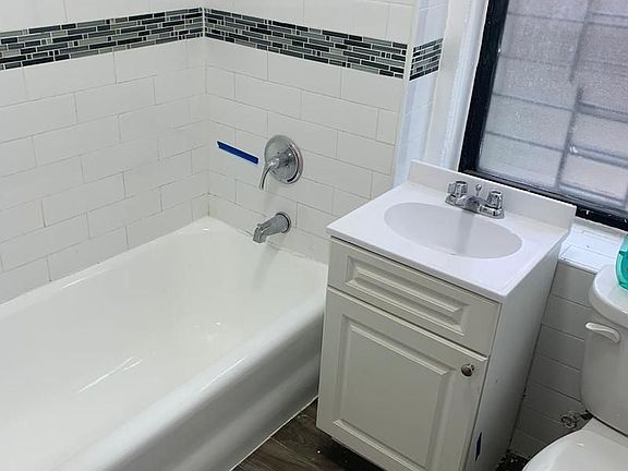 3rd image of 3572 Dekalb Ave #B1