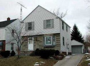 2477 Eastmoreland Dr, Oregon, OH 43616