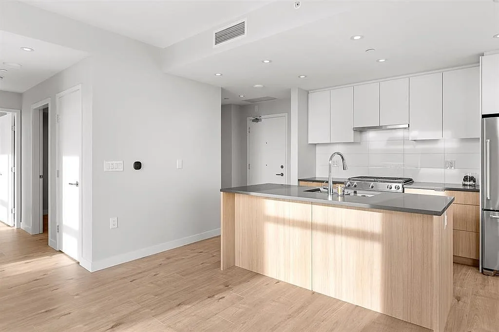 2 bed, 1000 sqft, $3,400 — Photo 2