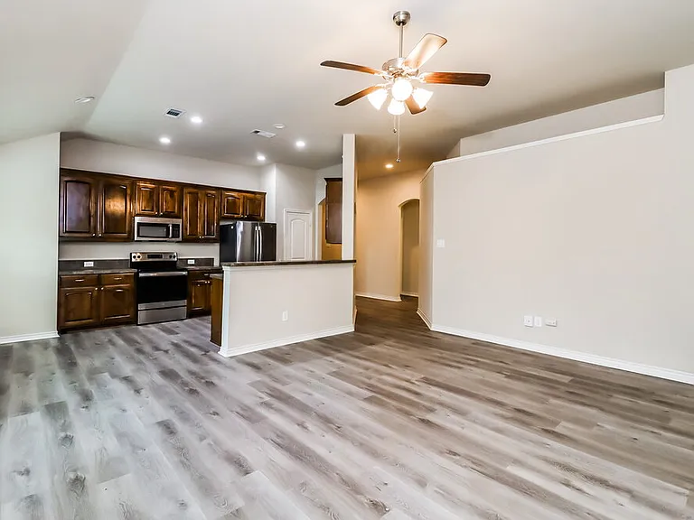 160 Spring Hollow Dr — Photo 5