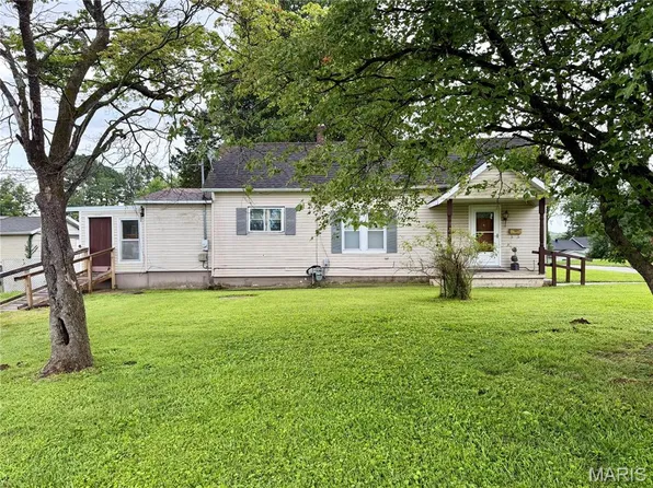 218 Lula Ave, Scott City, MO 63780