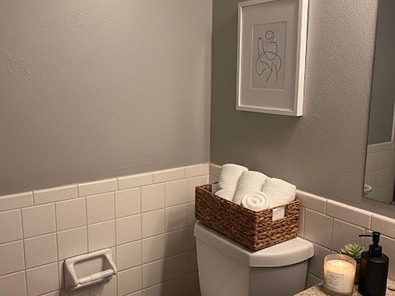 3rd image of 1000 S Woodlawn St #908