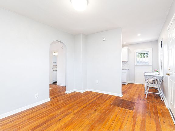 3rd image of 417 E Gurley St