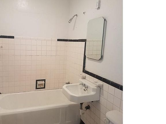5th image of 1029 SW 31st St