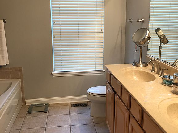 5th image of 2460 Violet St