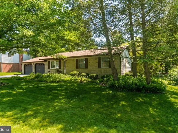 102 Cimarron Dr, Martinsburg, WV 25405