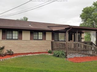 125 Caroline Cir, Hurricane, WV 25526