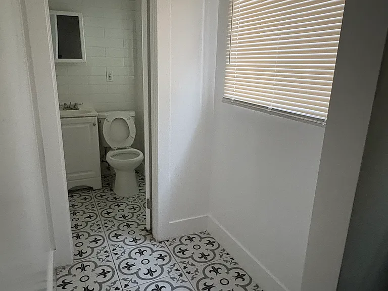 1136 Hoffman Ave #6 — Photo 2