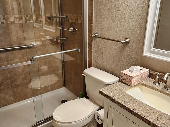 4th image of 100 Edgewater Dr #62