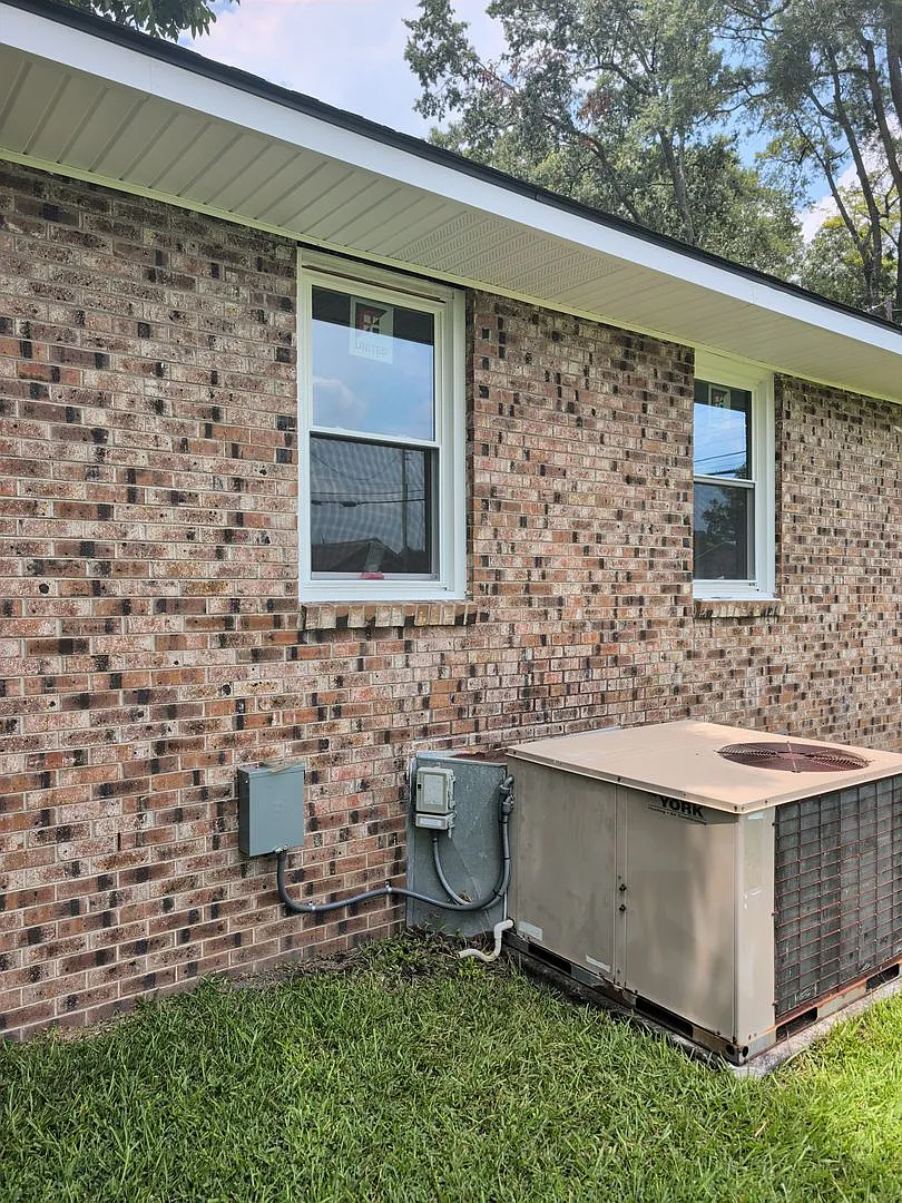 Fully remodeled 3 bedroom 1 bath ready to move in. — Photo 4