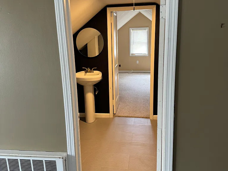 612 N Center St — Photo 24