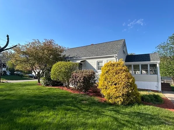 26 Donald Tennant Cir, North Attleboro, MA 02760