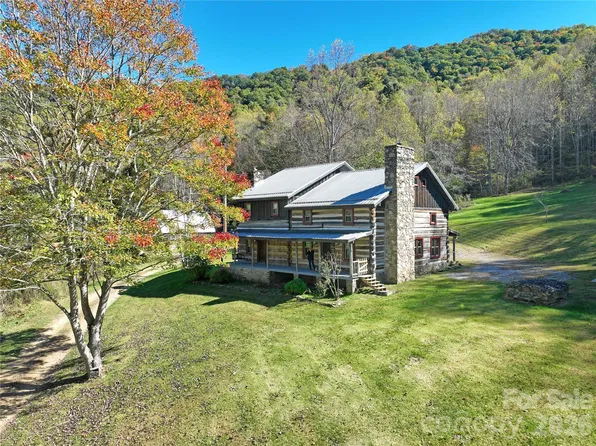 146 Gentry Farm Dr, Hot Springs, NC 28743