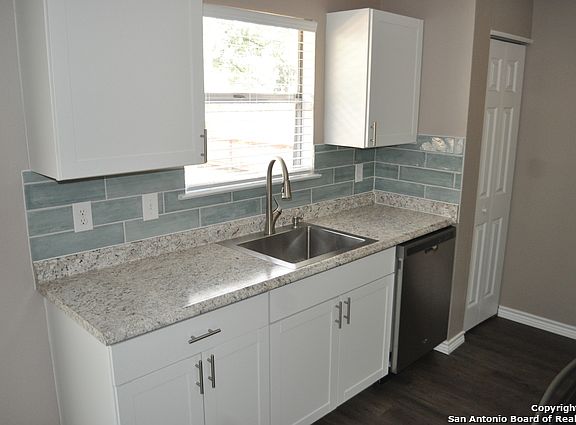 4th image of 5930 Hidden Boulder St