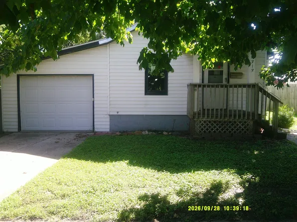 313 N 2nd St, Knoxville, IA 50138