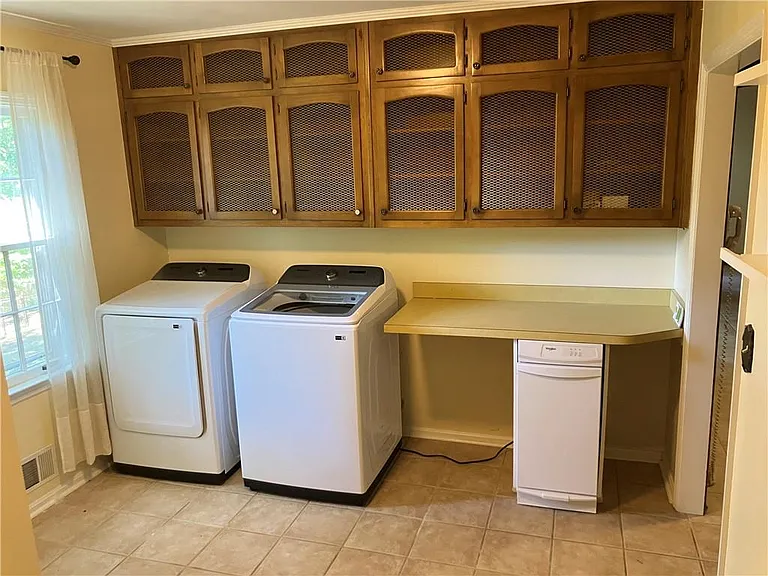 1193 Angelia Dr SW — Photo 12