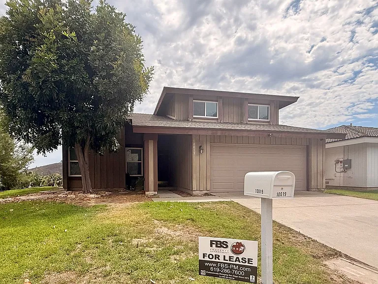 10019 Canyonview Ct — Photo 1