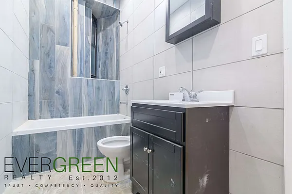 Rented by Evergreen Apartments BK | media 18