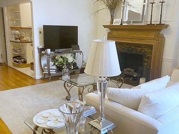 3rd image of 43 W 85th St APT 1B