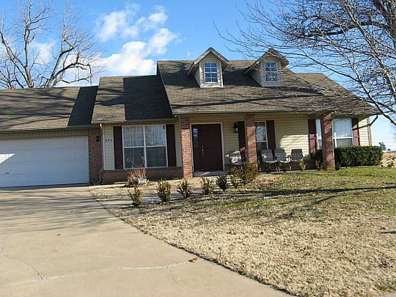 1st image of 623 W Kinkade Pl
