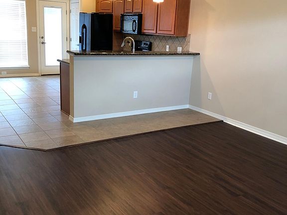 4th image of 305 Holleman Dr E APT 505