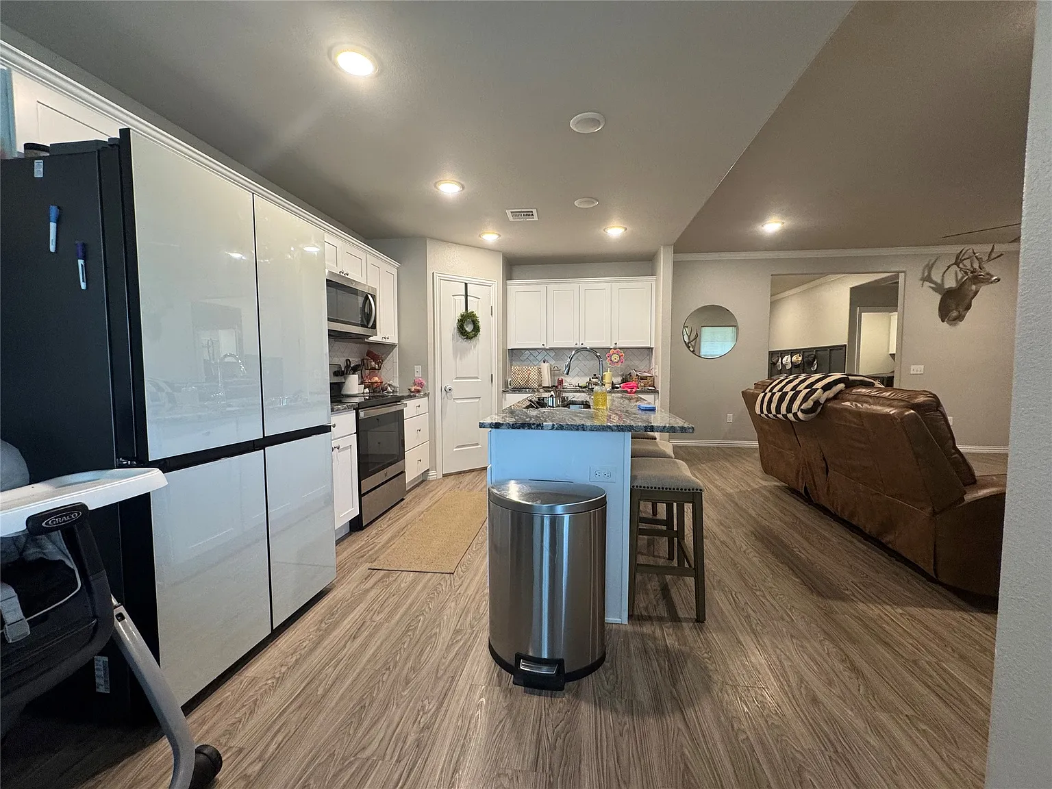 3 bed, 2.0 bath, 1602 sqft, $2,200 — Photo 3