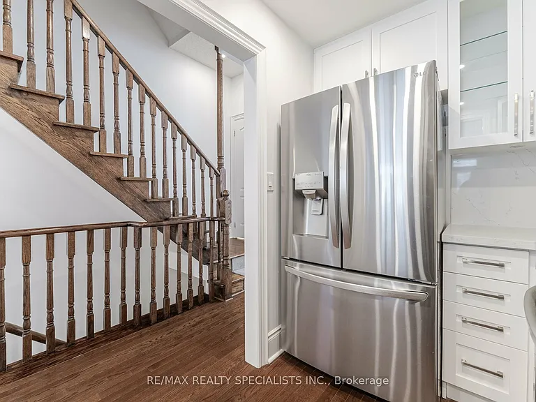 8C Clairtrell Rd — Photo 6