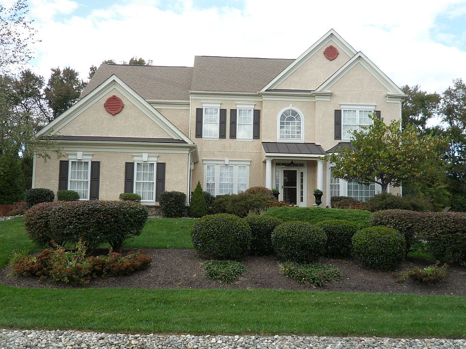 1st image of 77 Hempstead Dr