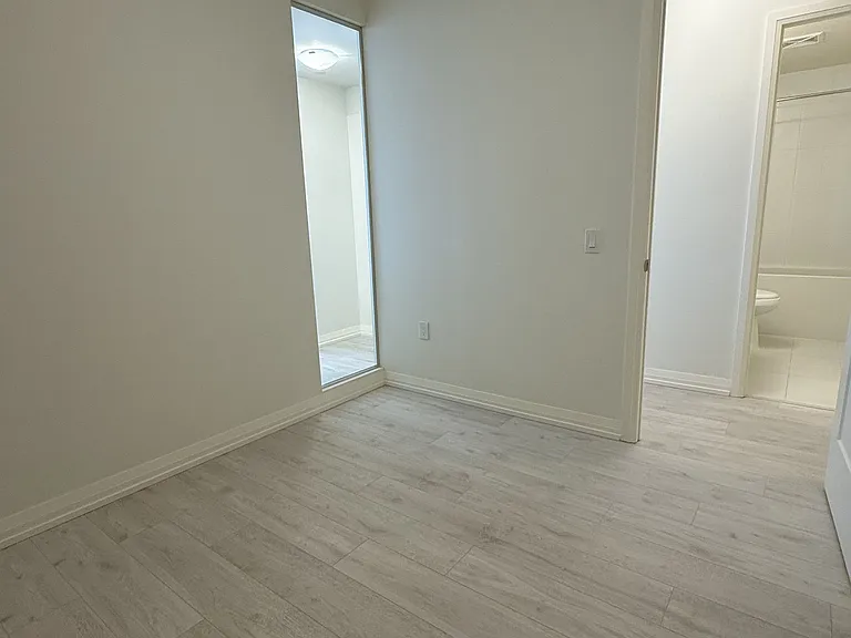 27 Korda Gate #202 — Photo 10