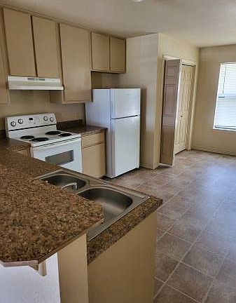 4th image of 200 Meadow Dr