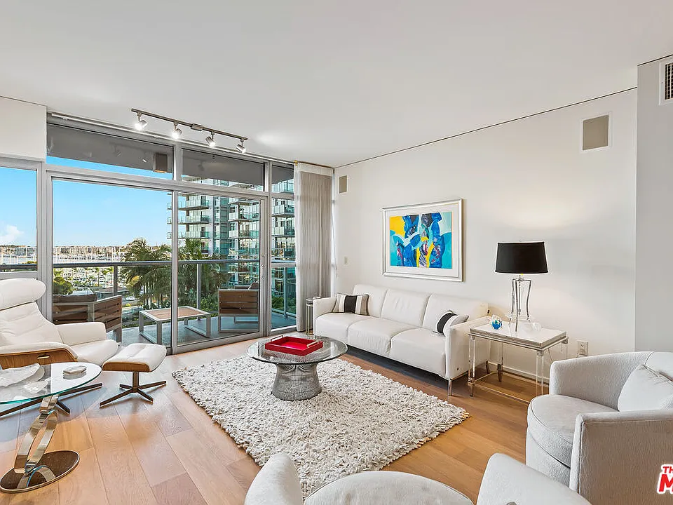 13650 Marina Pointe Dr #704