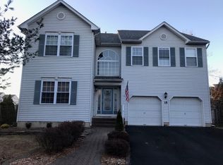 15 Shaffer Rd, Bridgewater, NJ 08807