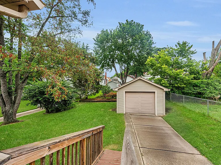 3940 Delmar Ave — Photo 16