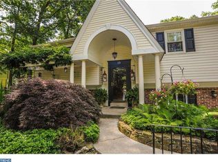 18 Woods Edge Rd, Audubon, PA 19403