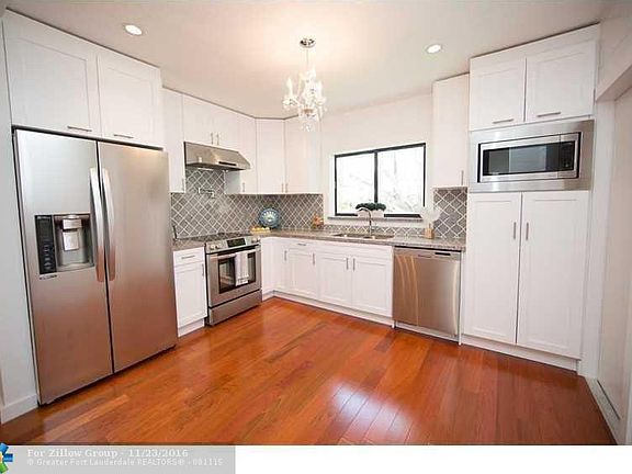 5th image of 802 NE 99th St