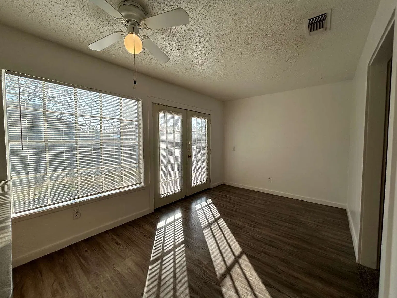 3 bed, 2.0 bath, 1280 sqft, $1,150 — Photo 4