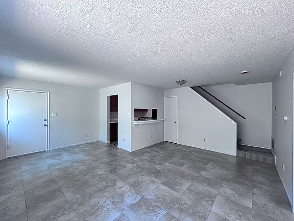 4th image of 926 Carro Dr APT 2