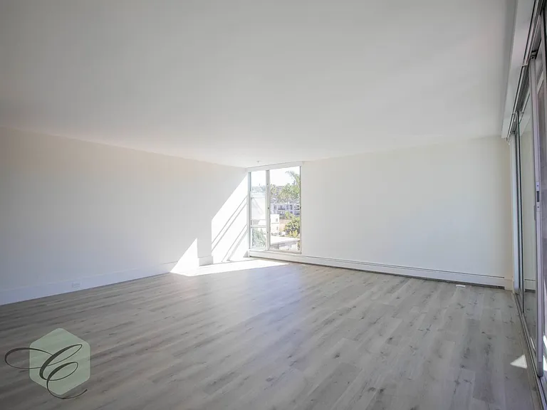 Playa de Oro Apartments — Photo 25