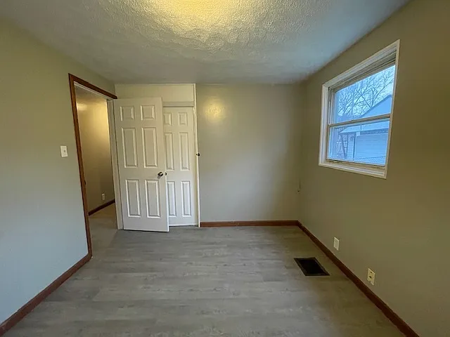 924 E Chippewa Ave — Photo 2