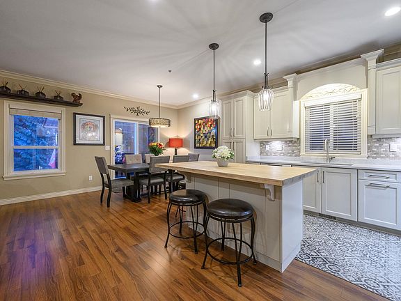 4th image of 21514 Donovan Ave