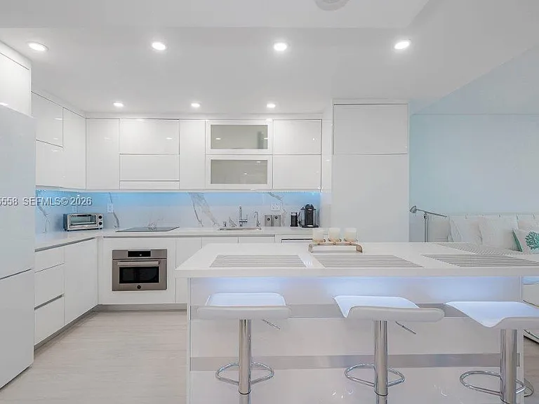 2301 Collins Ave #811 — Photo 19