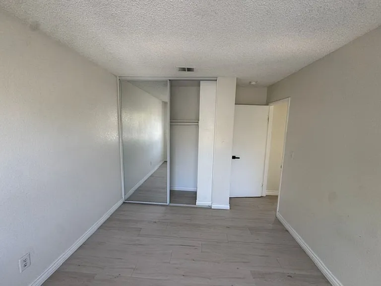 409 Wimbledon Dr — Photo 13