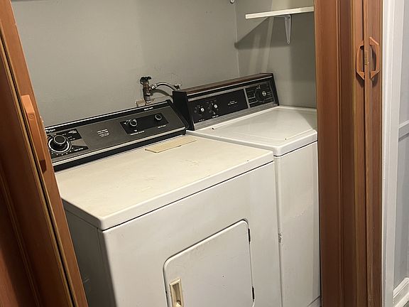 4th image of 605 Bay St N